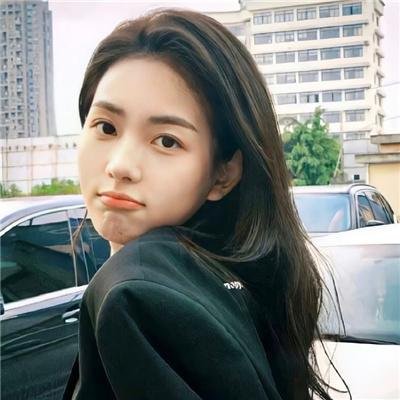 戴脚镣的女孩
